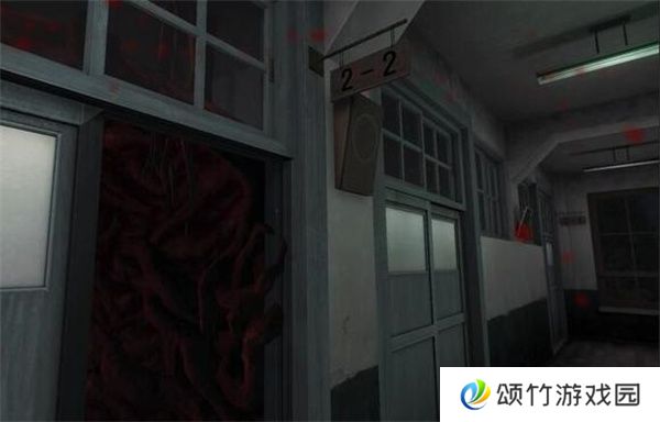 白**人节恐怖学校